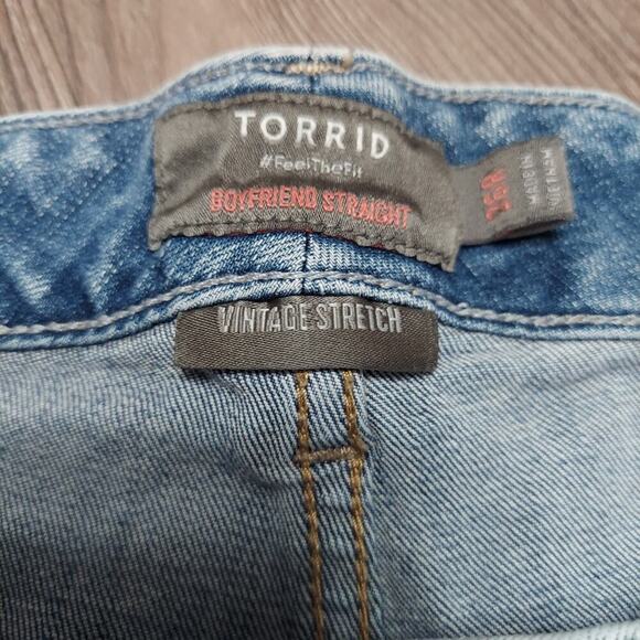 Torrid Women's Plus Size Boyfriend Straight Leg Vintage Stretch Destroyed Jeans - Picture 4 of 6